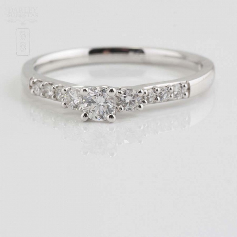 Solitaire 18k white gold and diamonds