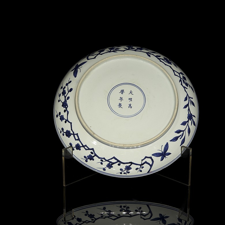 Blue and white porcelain plate “Children in the garden”, with Wanli seal