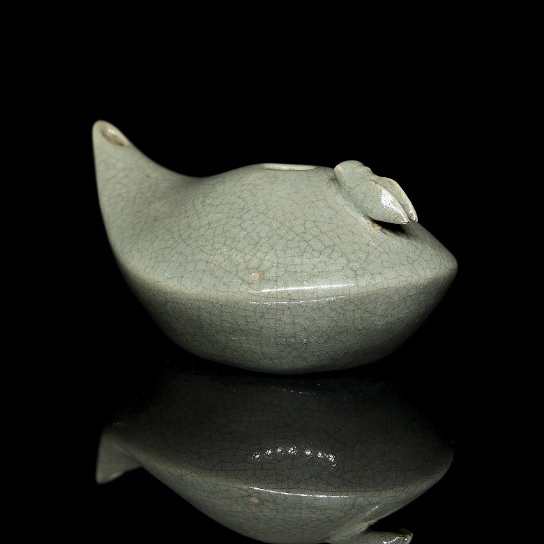 Song-style glazed ceramic water vessel ‘Ruyao’