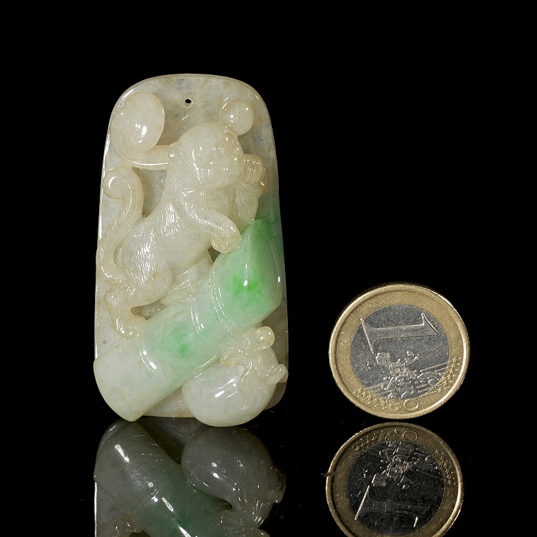 Carved jadeite pendant ‘Monkey’, Qing dynasty