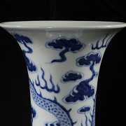 Blue and white glazed porcelain Zun Vase ‘Dragons’, with Kangxi mark