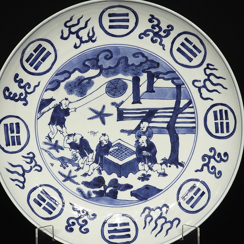 Blue and white porcelain plate “Children in the garden”, with Wanli seal