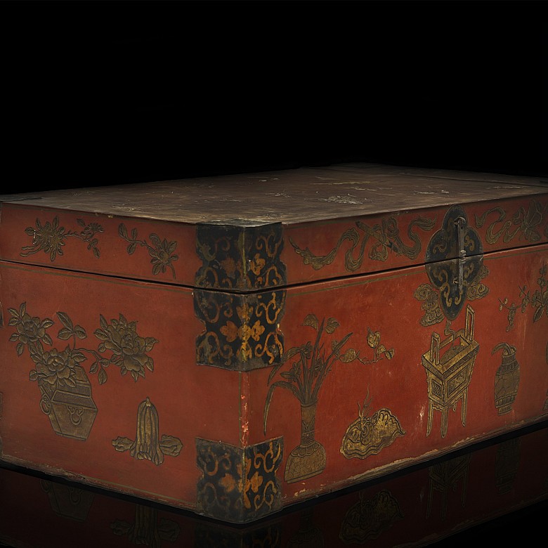 Chinese trunk lacquered in red, 19th-20th century