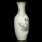 Chinese vase decorated with ladies, 19th century