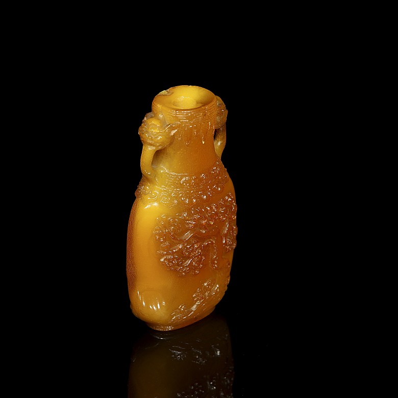 Amber snuff bottle, Qing dynasty