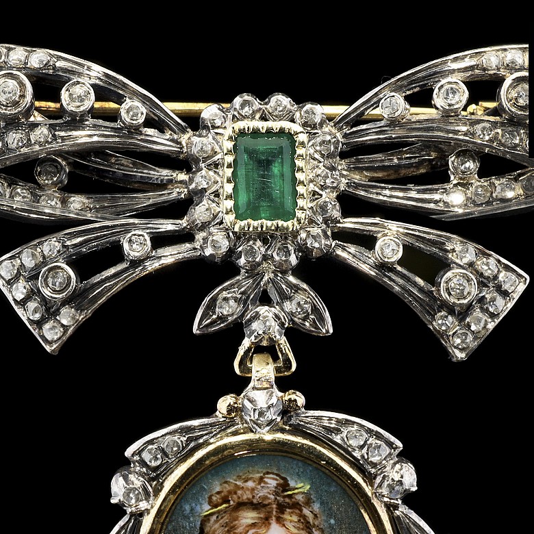 Elizabethan style, diamond and emerald pendant brooch