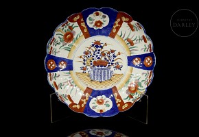 Imari porcelain enamelled plate, 20th century