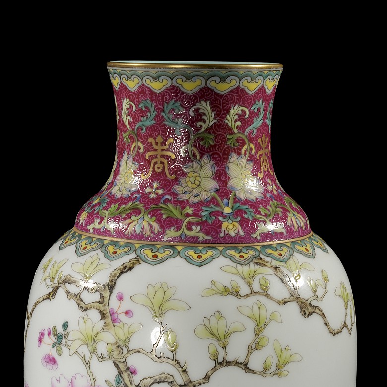 Famille rose vase ‘Garden with Birds’, Qing dynasty, with Qianlong mark