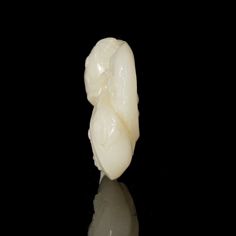 Carved jade pendant “Carps”, Qing dynasty