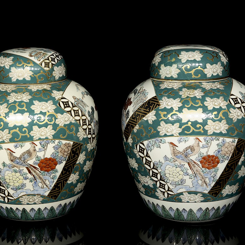 Pair of Imari jars, Japan 20th century