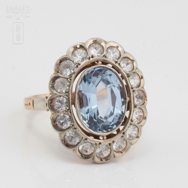 Anillo en oro de 18k y piedra azul