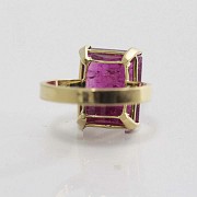 Ring in 18k yellow gold tourmaline with diamonds.