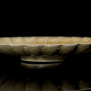 Glazed ceramic ‘Flower’ dish, Qing dynasty