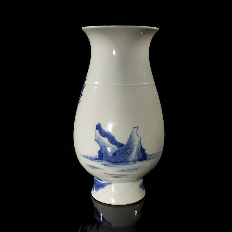 Blue-and-white porcelain vase ‘Landscape with dragon’, Qing dynasty