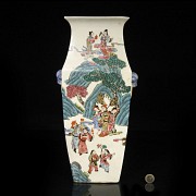 A chinese vase with a mountain scene, 19th-20th century