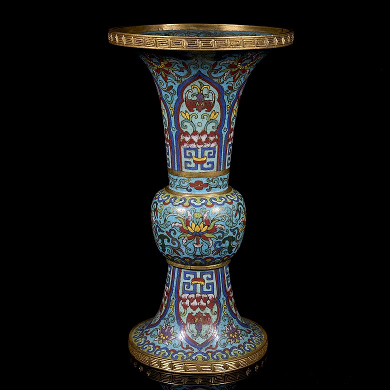 Cloisonné “Gū” vase, Qing dynasty