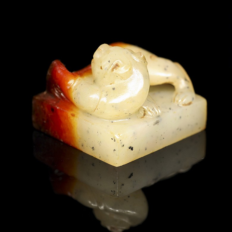 Jade seal with 'chilong', Western Han dynasty