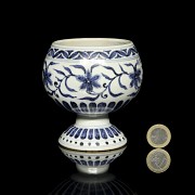 Copa de cerámica vidriada azul y blanco, con marca Xuande