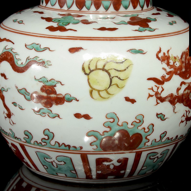 Porcelain vase with dragon, with Jiajing-Ming mark