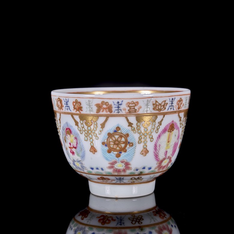 Taza de porcelana familia rosa esmaltada, dinastía Qing