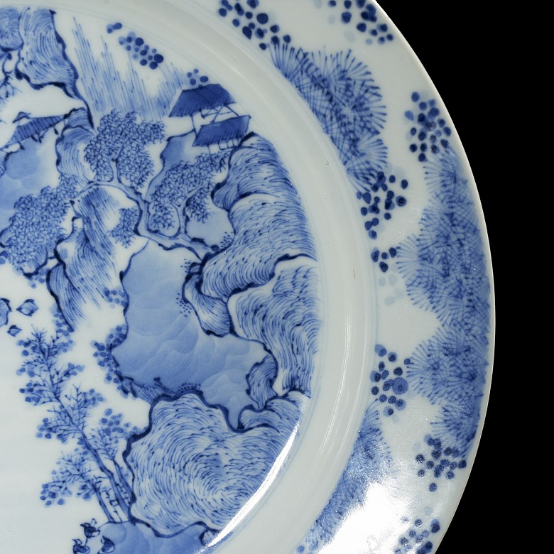 Porcelain-glazed ‘Landscape’ enamel dish, Qing dynasty