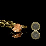 18kt yellow gold and coral pendant ‘Emperor's Head’