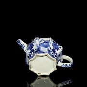 Chinese blue and white porcelain teapot “Landscapes”, Qing dynasty