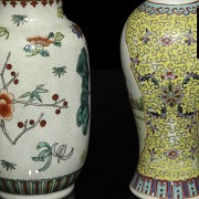 Dos jarrones de porcelana china, S.XX