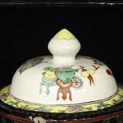 Wooden and porcelain box, Qing dynasty