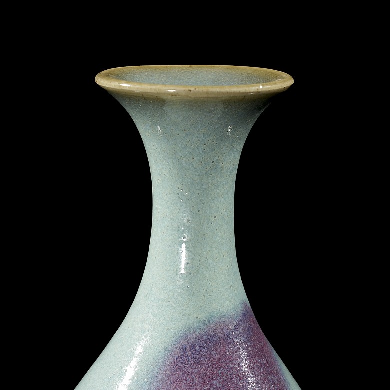 Junyao-glazed ceramic ‘Yuhuchunping’ vase, Yuan dynasty