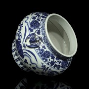 Vase with handles, blue and white, Yuan style