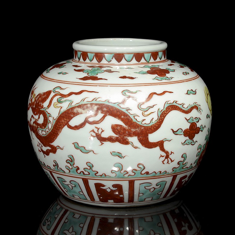 Porcelain vase with dragon, with Jiajing-Ming mark