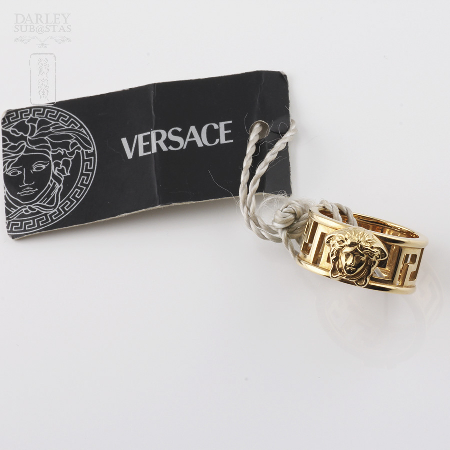 Anillo Versace en oro amarillo de 18k